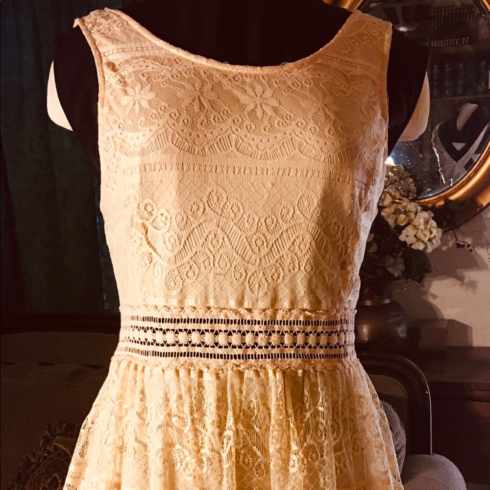 Gorgeous FOREVER 21 Creamy Yellow Lace Dress